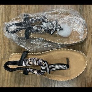 *NWT* Siketu Sandals